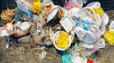 En la Argentina se generan al año más de 2.7 millones toneladas de residuos plásticos y se recicla solo el 7%