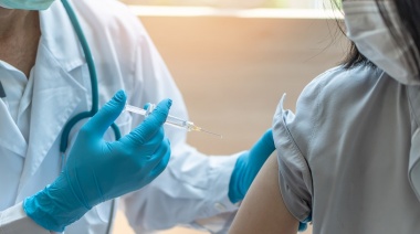 Enviaron 261 mil turnos al personal de salud bonaerense para que reciban la tercera dosis de la vacuna contra el COVID-19