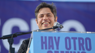 Axel habló, gustó e invitó