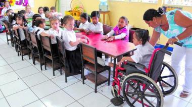 Los colegios para alumnos con discapacidades rechazaron las políticas oficiales y alertaron que están "al borde del colapso"