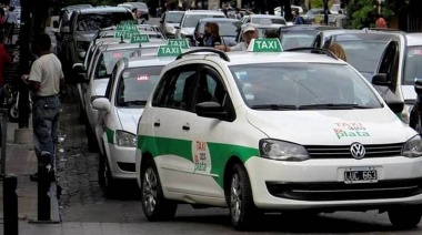 Hay menos taxis circulando en La Plata y aseguran que es por una caída en el empleo de los choferes