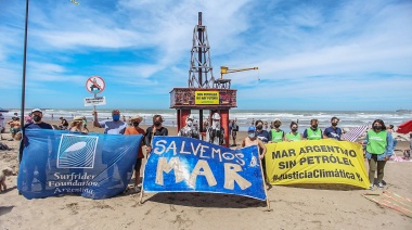 Se oponen a la búsqueda de petróleo en las cercanías de Mar del Plata e hicieron una colorida protesta en Playa Grande