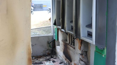 Esta madrugada un grupo de desconocidos atacó un cajero automático en La Plata