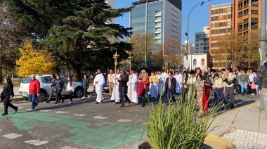 Con lágrimas en los ojos, Monseñor Alberto Bochatey informó que "Gabriel Mestre se quedará a vivir en La Plata hasta que venga el nuevo arzobispo”