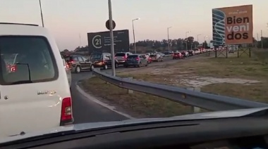 Un piquete de vecinos en la bajada de la Autopista Buenos Aires La Plata generó complicaciones en la vuelta a casa