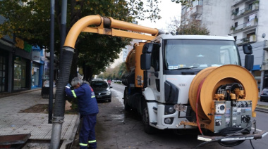 Refuerzan la limpieza de sumideros en La Plata para evitar anegamientos