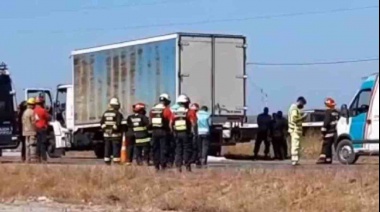 Un guardavidas chocó contra un camión que nadie sabe por qué estaba detenido en la Ruta 11 y murió instantáneamente