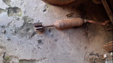 En La Plata un nene encontró el proyectil de un mortero mientras jugaba en el patio de su casa