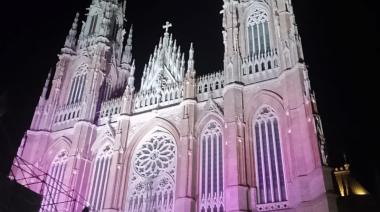 Ante una multitud, inauguraron la nueva iluminación de la Catedral de La Plata