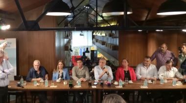 Morales pasó por La Plata y aseguró que "la gente está partiendo los fideos para comer"