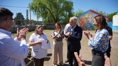La Escuela Primaria N°63 “República de Colombia" de La Plata recibió sillas y pupitres