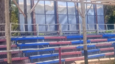 Un club infantil de la región comenzó a techar la tribuna local de su estadio
