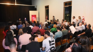 Miguel Ángel Pichetto encabezó una charla con vecinos en el Centro Cultural Islas Malvinas de La Plata