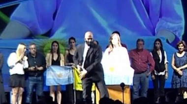 Un guardia de seguridad armado y un candidato expulsado del lugar por borracho: las "perlitas" del acto de Milei en el Luna Park
