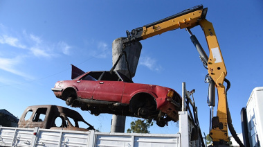 Removieron más de 600 vehículos quemados, cortados y abandonados en la vía pública de La Plata