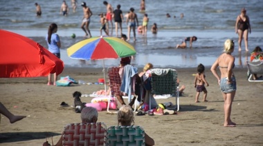 Peligro en la arena: en las playas del Rio de la Plata hallaron microplásticos con bacterias de origen fecal
