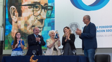 Estela de Carlotto recibió el premio Rodolfo Walsh de la Facultad de Periodismo de La Plata