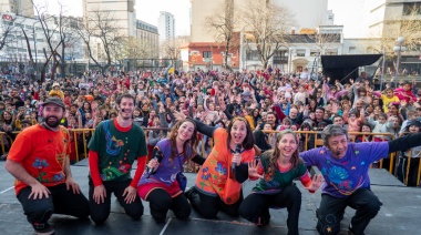 La Plaza Seca del Teatro Argentino se llenó de música y de familias para celebrar el Día de las Niñeces en La Plata