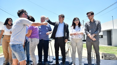 Kicillof entregó viviendas en Salto y destacó: "En estos cuatro años ya hemos construido 20 mil”