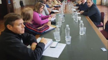 Los gremios docentes bonaerenses se reunieron con Sileoni y le pidieron que se "active la cláusula de monitoreo salarial"