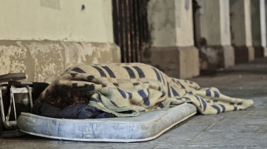 Ante las bajas temperaturas registradas en La Plata refuerzan la asistencia para las personas en situación de calle