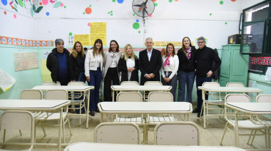 Alak entregó equipamiento a dos escuelas primarias de La Plata