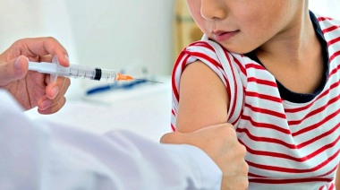 En Estados Unidos autorizaron las vacunas de Moderna y Pfizer para niños mayores a los seis meses