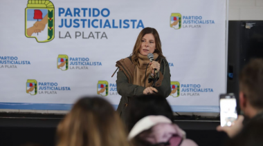 En un Cabildo Abierto del PJ que realizaron en La Plata Florencia Saintout llamó a “dar todas las batallas que haya que dar”