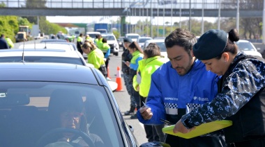 Realizaron un amplio operativo de control vehicular en la bajada de la autopista a Buenos Aires
