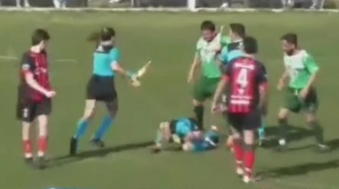 Video: brutal agresión a una árbitra en un partido de fútbol de la Liga de Tres Arroyos