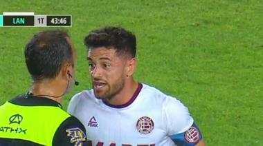 Un jugador de Lanús se sacó el bozal y dijo lo que todos piensan sobre los árbitros: "Sospecho un montón. Que me suspendan"