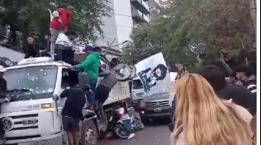 Imágenes sensibles: un camión de basura aplastó a una niña de 11 años en una caravana electoral en Santiago del Estero