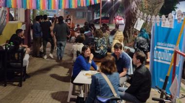 Inquilinos de La Plata se organizan para reclamar por sus derechos y el sábado armaron una feria en un centro cultural