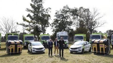 Garro anunció nuevos vehículos para la recolección de residuos y destacó que La Plata "es una de las ciudades que más recicla"