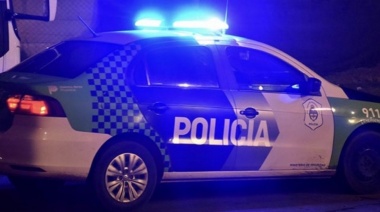 Video: tres personas fueron detenidas en La Plata cuando se encontraban robando cables en la vía pública
