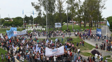 Este lunes todas las organizaciones sociales y algunos gremios de La Plata cortarán la subida a la Autopista, con la consigna "El Hambre es el Límite"