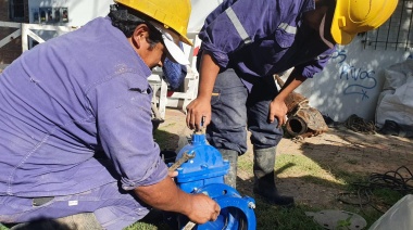 ABSA trabaja en la reparación de una cañería en Ensenada que afectará el servicio en tres barrios del Partido