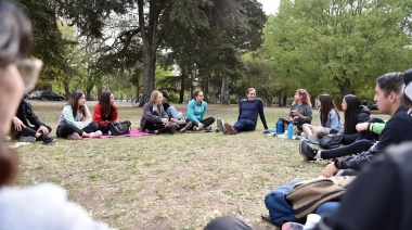 Garro se reunió con jóvenes en el Paseo del Bosque de La Plata y pidió "salir de la resignación y apostar"