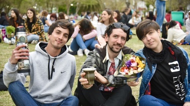 Por el Día de la Primavera miles de vecinos colmaron las plazas y el resto de los espacios verdes