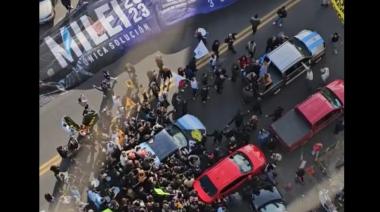 Robaron a un periodista de La Plata durante una caravana de Javier Milei en Ramos Mejía
