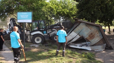 Relocalizaron a una familia de La Plata que vivía de forma precaria en la entrada de la ciudad