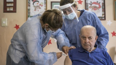 Ante la nueva ola de contagios de Covid-19, ¿qué personas que recibieron su última dosis hace más de 4 meses deben vacunarse?