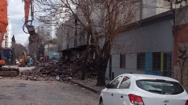 Incendio en el depósito de diagonal 77 y 48: "Se derrumbó el 50 por ciento de la casa de mis hijas", lamentó una damnificada