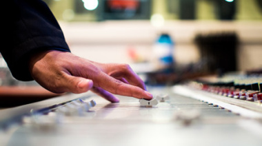 Abrió una inscripción para artistas de La Plata que quieran grabar sus primeras canciones