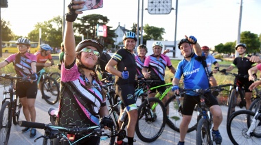 Diez grupos de cicloturismo participaron de una masiva bicicleteada por el 140° aniversario de La Plata