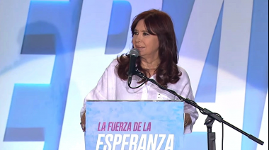Cristina en La Plata instó a "separar a los violentos" y "superar al lenguaje del odio"