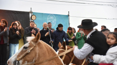 En Altos de San Lorenzo celebraron el 33° aniversario de la localidad con una fiesta que incluyó música y un desfile tradicionalista