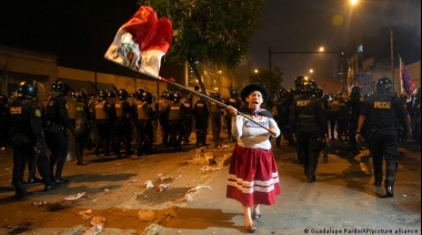Las protestas en Perú ya dejaron 60 muertos, siguen los bloqueos de carreteras y la represión es encarnizada
