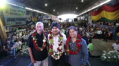 Kicillof participó de un acto por el Día del Estado Plurinacional de Bolivia en Avellaneda
