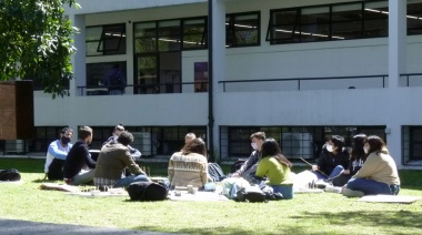 Más de mil estudiantes retomaron las clases presenciales en la Facultad de Arquitectura de la UNLP